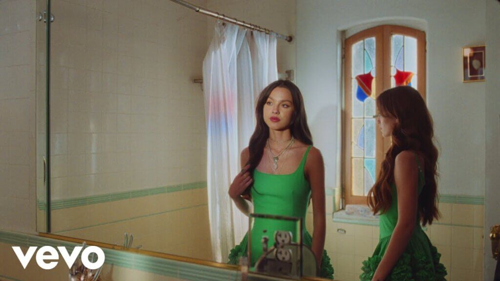 deja vu/Olivia Rodrigo 歌詞和訳と意味