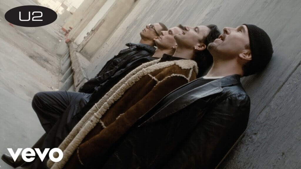 Stuck In A Moment You Can’t Get Out Of/U2 歌詞和訳と意味