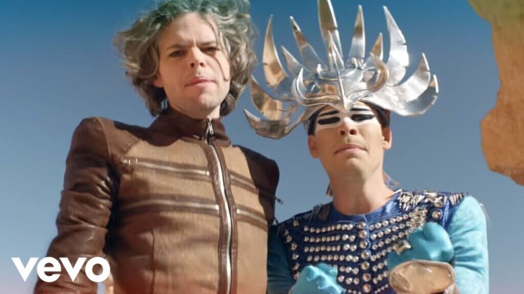 Alive/Empire of the Sun    歌詞和訳と意味