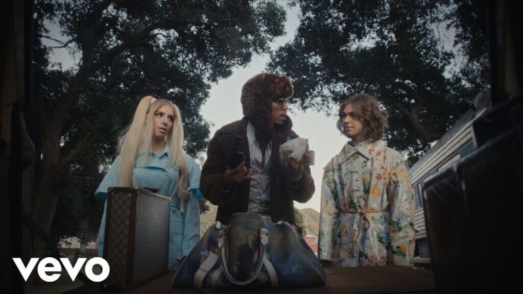 TAKE A CHANCE/DOMi & JD BECK 歌詞和訳と意味